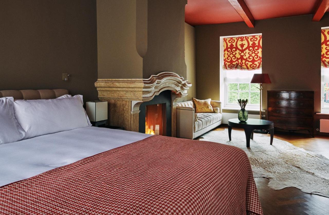 Prinsenhof Groningen Ngoại thất bức ảnh A bed with a throw