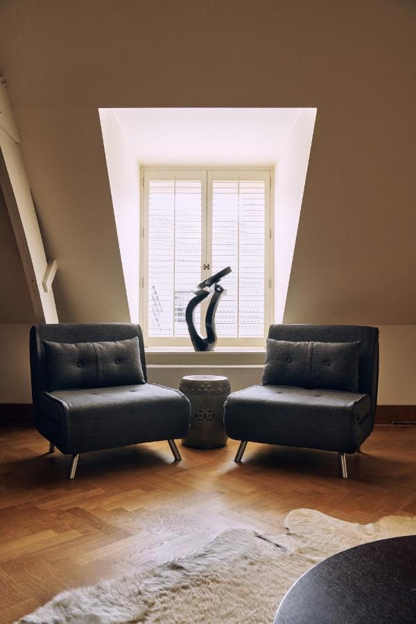 Prinsenhof Groningen Ngoại thất bức ảnh A pair of leather armchairs